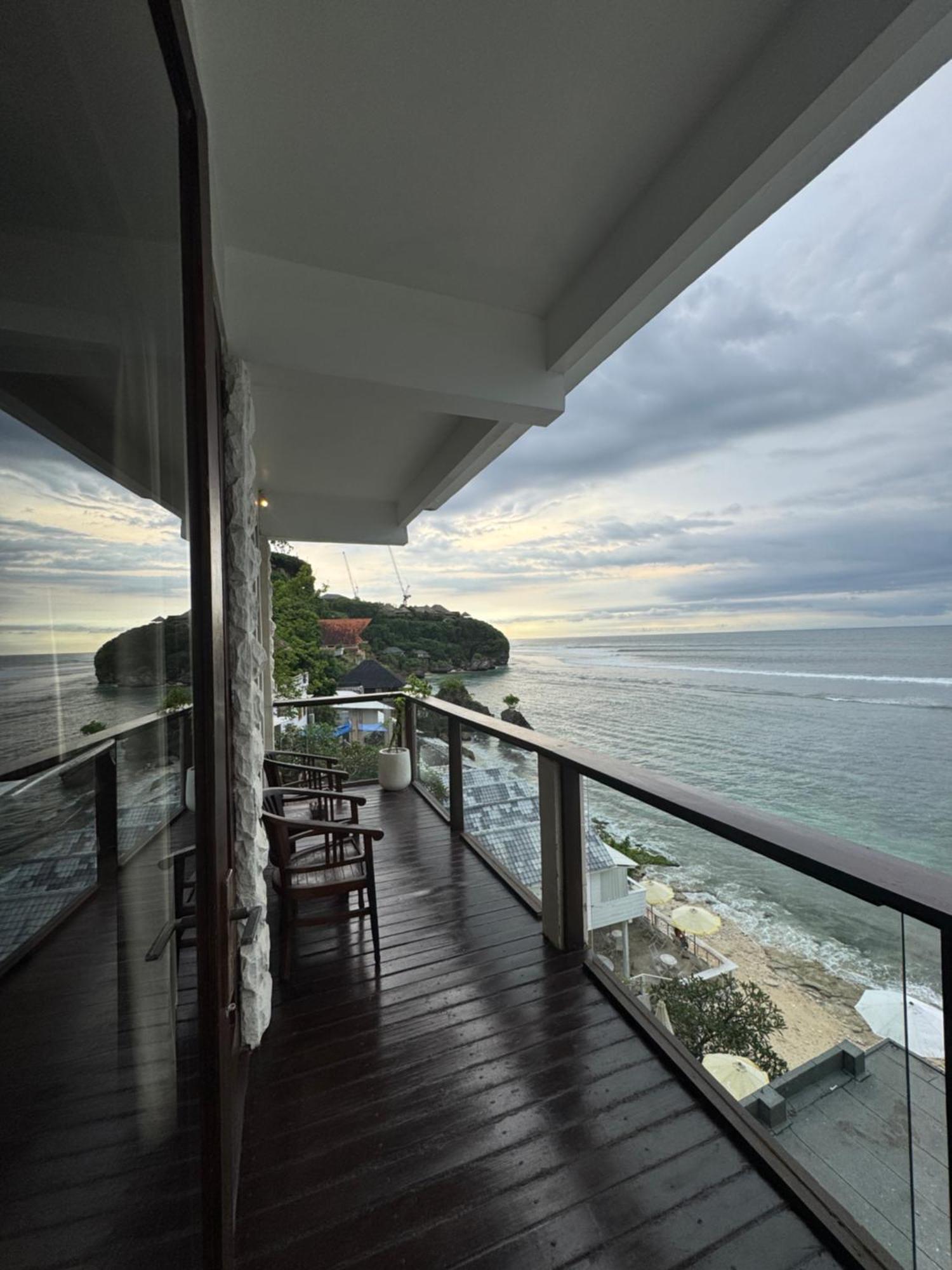 Bale Bingin Beachfront Stay ウルワツ 部屋 写真