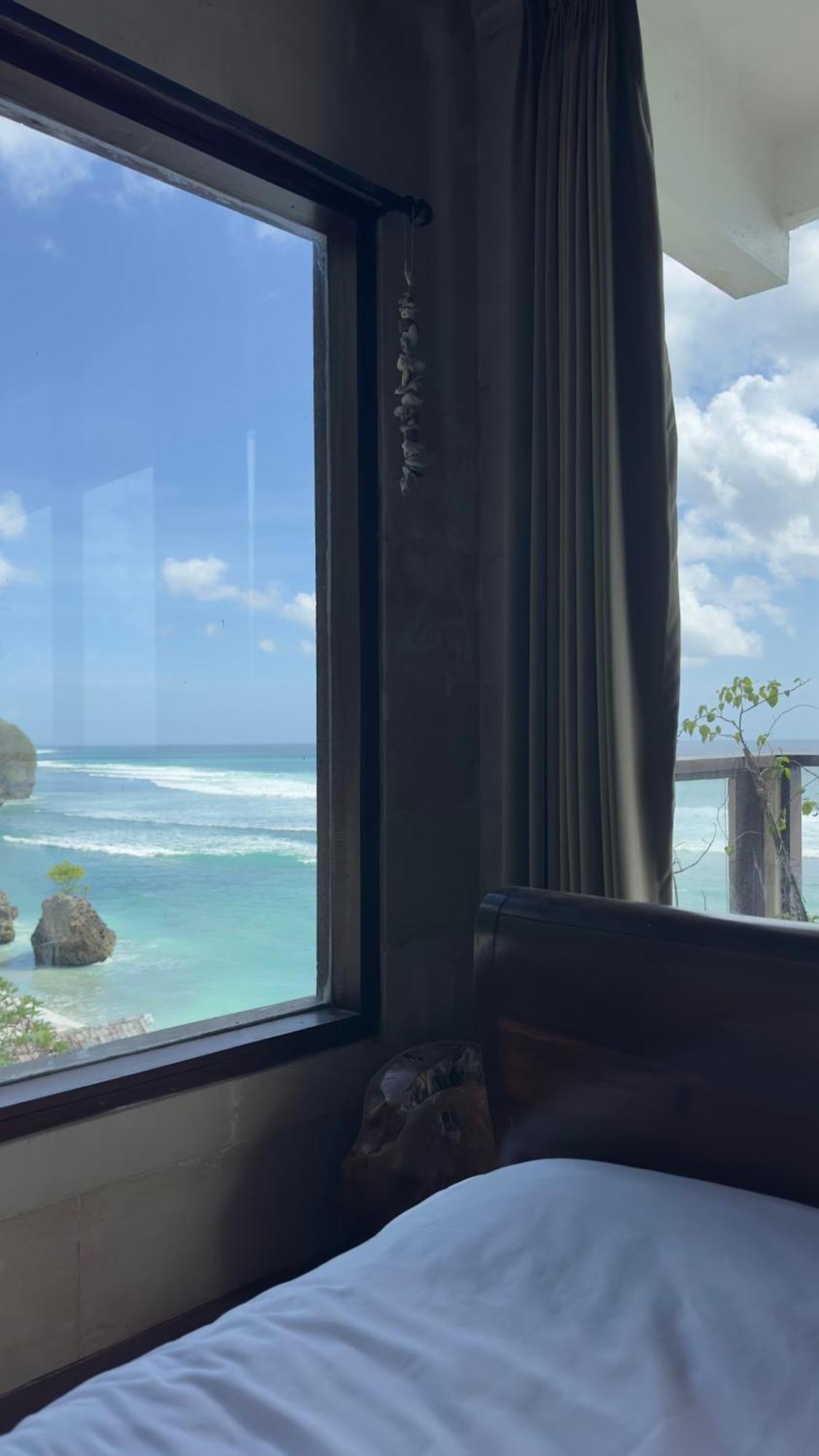 Bale Bingin Beachfront Stay ウルワツ 部屋 写真