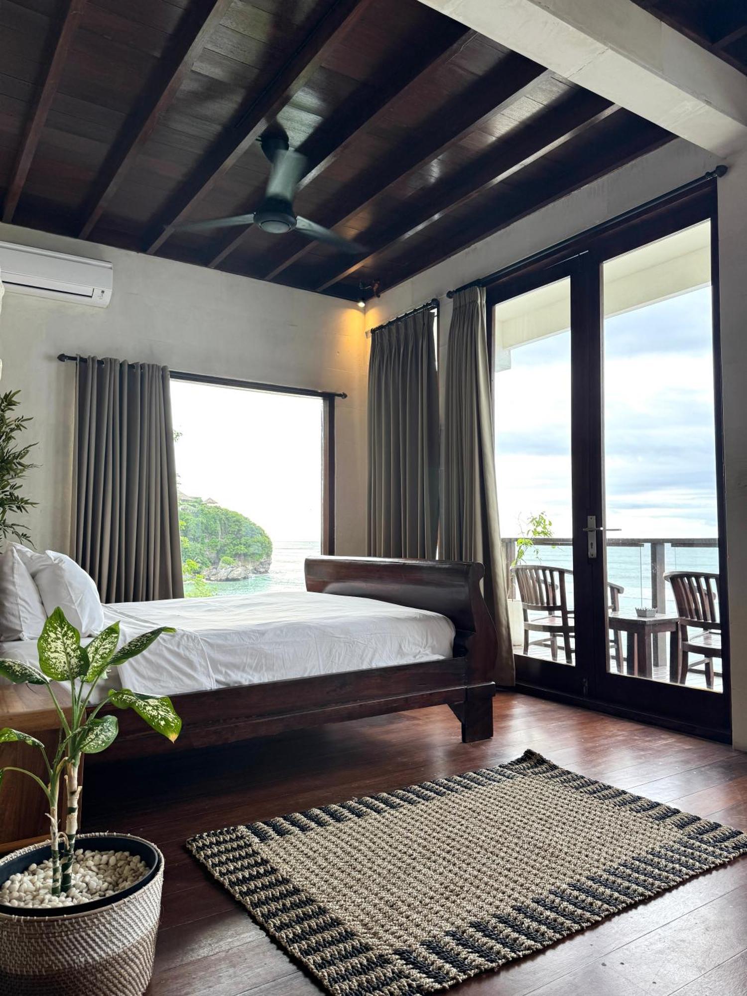 Bale Bingin Beachfront Stay ウルワツ 部屋 写真